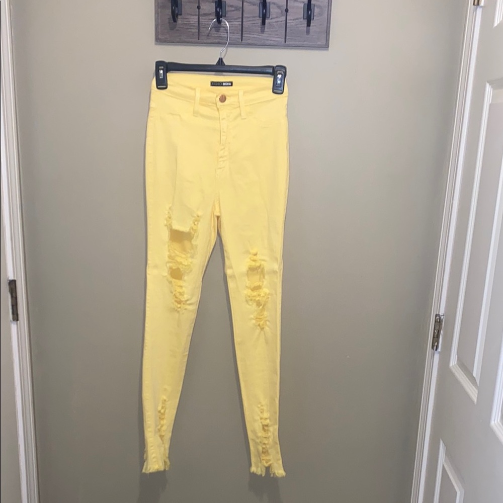 Fashion Nova Yellow Skinny Distressed Jeans - Picture 2 of 8